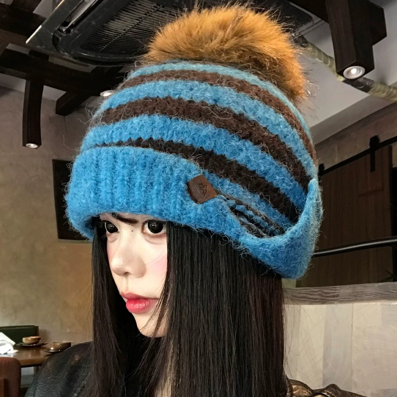 หมวกบีนนี่ไหมพรมมีปีกหู ลายทาง - Beanie Cuffed Knit บทวิจารณ์และราคา